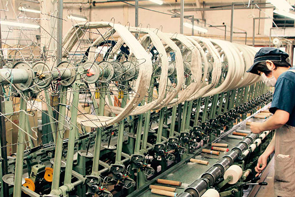 На производстве японского денима Nihon Menpu